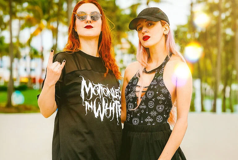 Large.nl Review: The Premier Hub for Pop Culture, Rock Merchandise, and Alternative Fashion large.nl banner